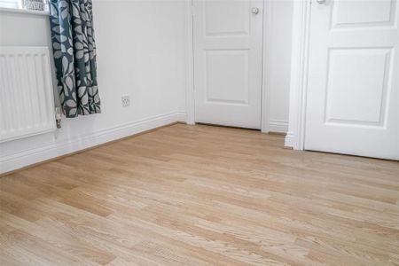 2 bedroom semi-detached house to rent - Photo 3