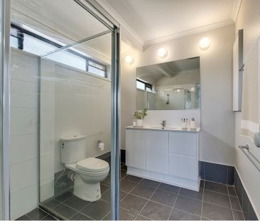 6 Errogie Place, Fig Tree Pocket QLD 4069 - House For Rent | Domain - Photo 5