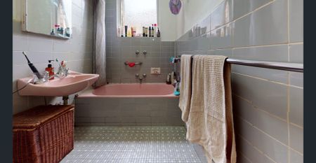 Spacious 1 Bedroom Beauty! - Photo 3
