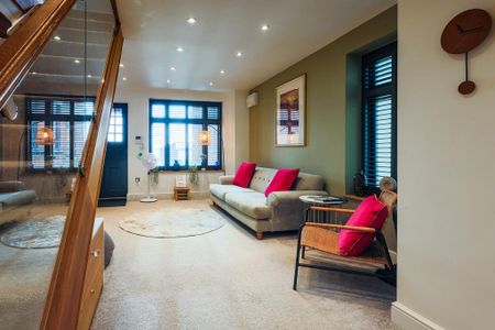 1 bedroom mews to rent - Photo 2