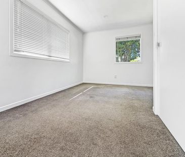 Sunny & Spacious Family Home - Photo 6