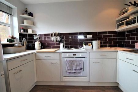 Wingate Court, Aldershot, Hampshire, GU11 - Photo 3