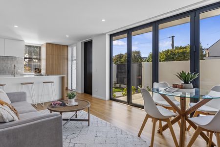 As New Executive 3-bedroom Townhouse in Merivale - Photo 3