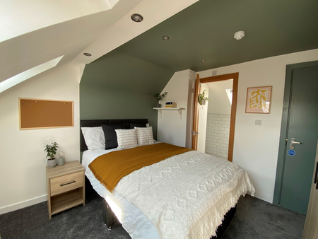 Luxury 5-Bed, 5-Bathroom Student Home – Kensington, Liverpool Room 1 - Photo 5