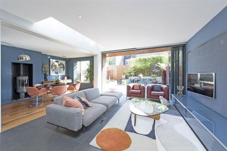 5 bedroom semi-detached house to rent - Photo 3