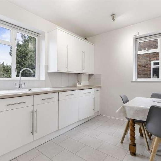 Chestnut Road, Raynes, SW20 - Photo 1