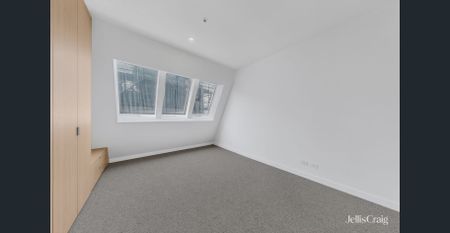 Modern Loft-Style Luxury in the Heart of Kensington - Photo 2