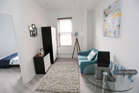 1 bedroom flat to rent - Photo 2