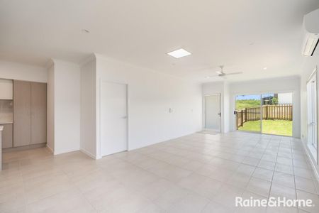 Modern Three-Bedroom Home in a Prime Location - Photo 3