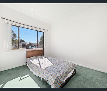 Spacious Family Home in a Quiet Street - Photo 2