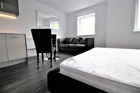 Studio to rent - Photo 2