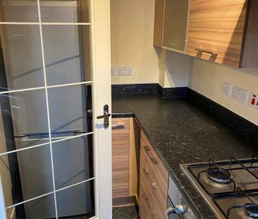 2 bedroom semi-detached house to rent - Photo 6