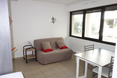 Location Appartement 1 pièce 17m² NIMES 30900 - Photo 2