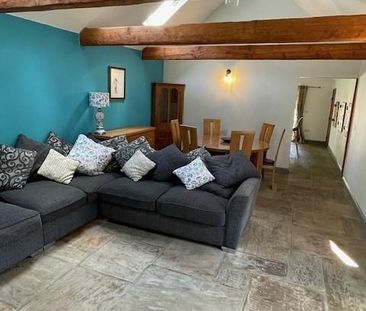 2 bedroom barn conversion to rent - Photo 2