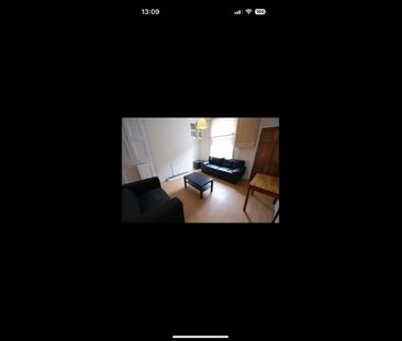 Room in a Shared House, Burchett Place, LS6 - Photo 2