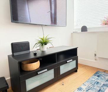 2 Bed Flat, Green Dragon House, CR0 - Photo 1