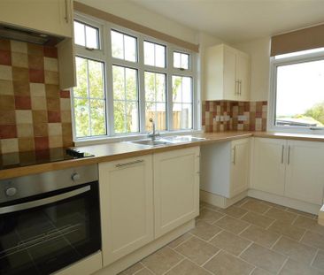 3 bedroom semi-detached house to rent - Photo 6