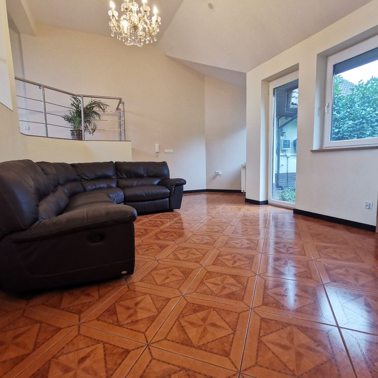 Piękny dom z ogrodem. - Фото 1