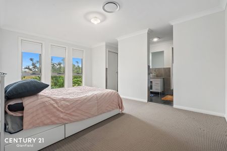 Almost Brand New 4 Bedroom House Close to All&period; Short Drive to Railway Station &excl;&excl;&excl; - Photo 2