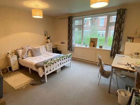 3 bedroom flat to rent - Photo 3