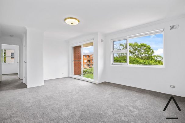 Top Floor Two Bedroom Apartment - Photo 1