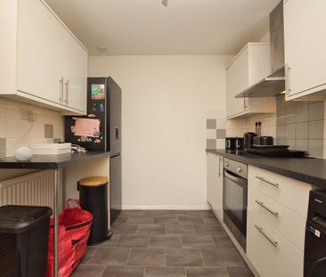 2 bedroom end of terrace house to rent - Photo 4