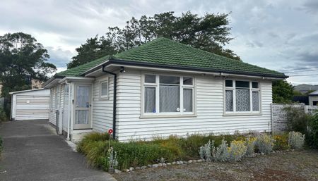 Spacious Living - Photo 5