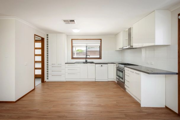 Comfortable Family Home in West Wodonga - 27 Campbell Street - Photo 1