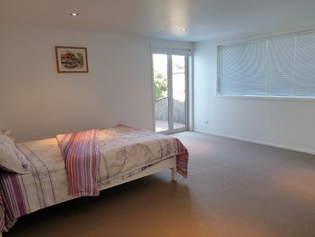 Property Management72 Churchill Road, Murrays Bay - House for Rent - Photo 4