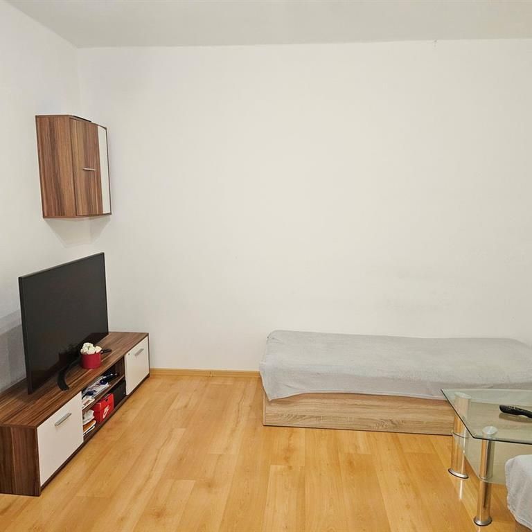 2 izbový byt na prenájom 54m2, Palárikova, Senica - Fotografia 1