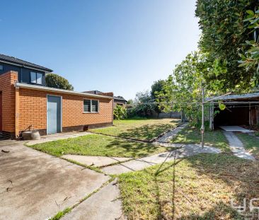 “CHARMING FAMILY HOME IN A CENTRAL LOCATION!” - Photo 4