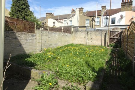 4 bedroom house to rent - Photo 3