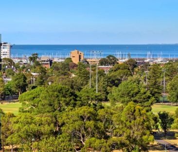 Light-Filled Corner Apartment with Sweeping City Views - Photo 6