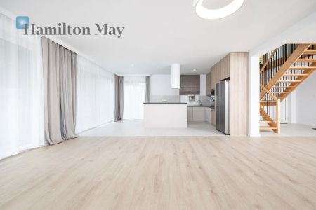 Elegancki dom w Lusinie - nowoczesna nieruchomość z basenem i dużym ogrodem - Фото 4