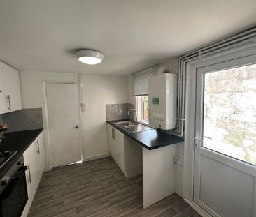 4 Bed Terraced House, Blenheim Road, RG1 - Photo 4