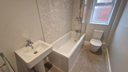 3 bedroom semi-detached house to rent - Photo 5