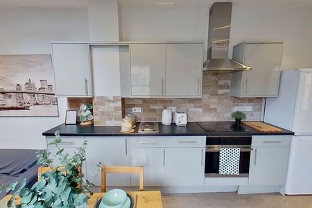 7 bedroom maisonette to rent - Photo 2