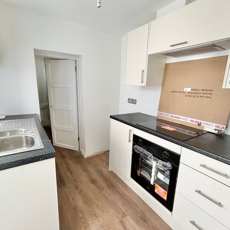 3 bedroom Attractive Three Bedroom Home to rent - Photo 1