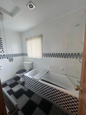 30 Recreation Road, Larne, BT40 1HA - Photo 1