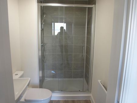 2 bedroom flat to rent - Photo 2