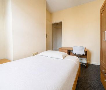 4 bedroom terraced house to rent - Photo 5