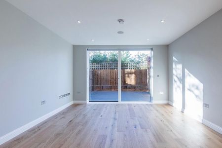 3 bedroom ground floor flat to rent - Photo 3