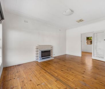 Location, convenience & comfort - Three bedroom home - Photo 1