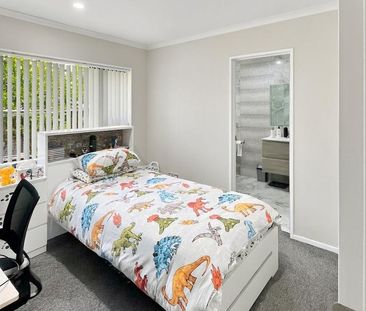 Four bedroom + Utility Room! - Photo 3