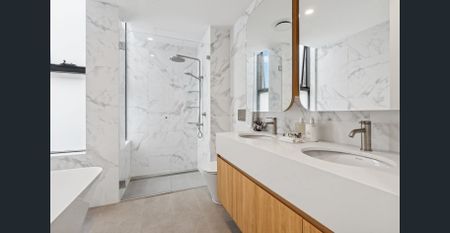 Luxury Entire Floor Apartment - Photo 3