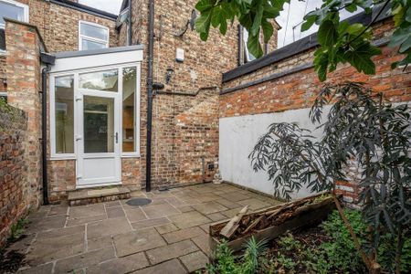 2 bedroom terraced house to rent - Photo 2