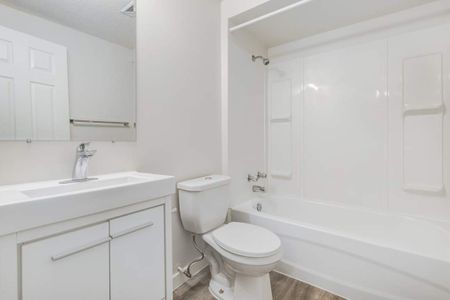 Renovated Suite - 3 Bedroom - Photo 5