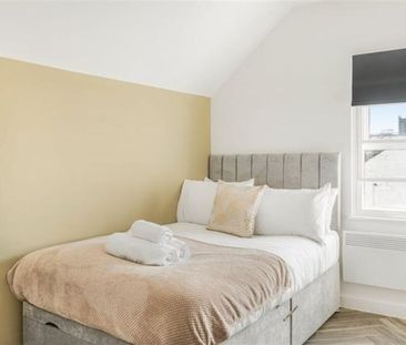 1 bedroom (within a 6-bed student cluster apartment), all en-suite ... - Photo 3