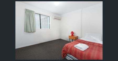 Fully Furnished Share/Student Room - Milton Location - Photo 4