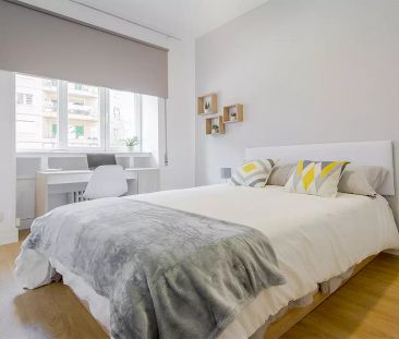 Room in a shared 8-bedroom apartment for rent in Castellana - Photo 5